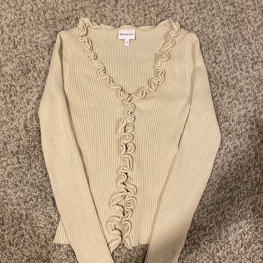 Find me now label long sleeve top :)